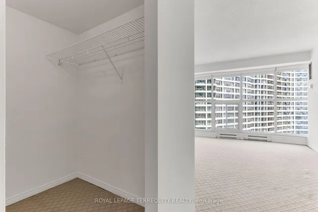 Additional image 24 of 77 Harbour Sq Unit 2707