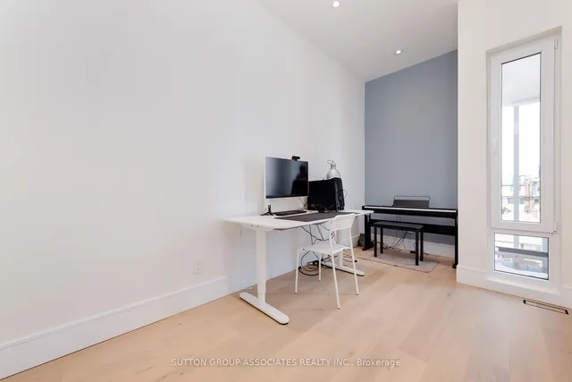 Additional image 20 of 33 Lanark Ave