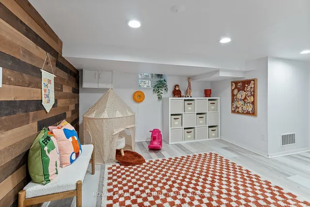 Additional image 31 of 2043 Gerrard St