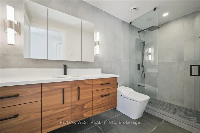 Additional image 9 of 70 Roehampton Ave Unit 314