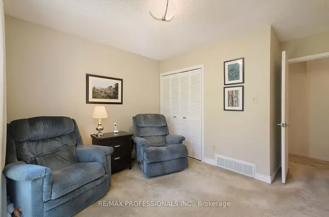 Additional image 24 of 36 Boxwood Rd