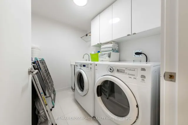 Additional image 39 of 536A Eglinton Ave