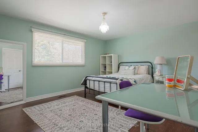 Additional image 24 of 411 Canterbury Cres