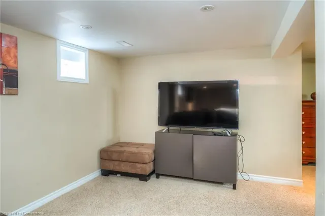 Additional image 25 of 46 2 Ave