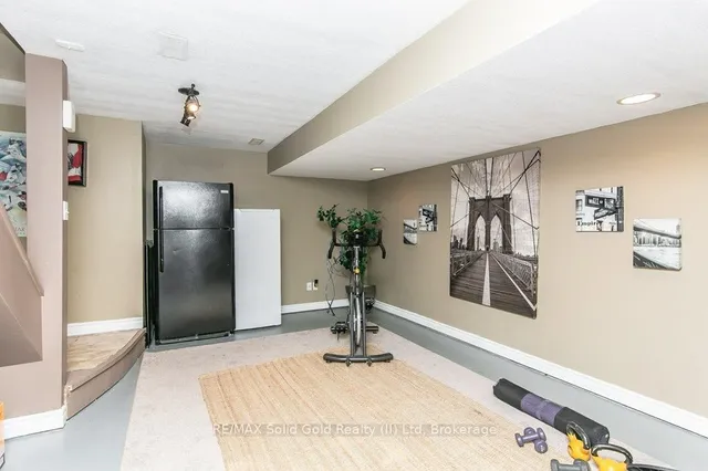 Additional image 32 of 235 Fergus Ave