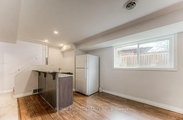 Additional image 26 of 111 Martinglen Cres