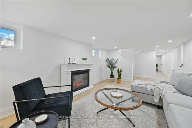 Additional image 32 of 869 CONDOR Dr