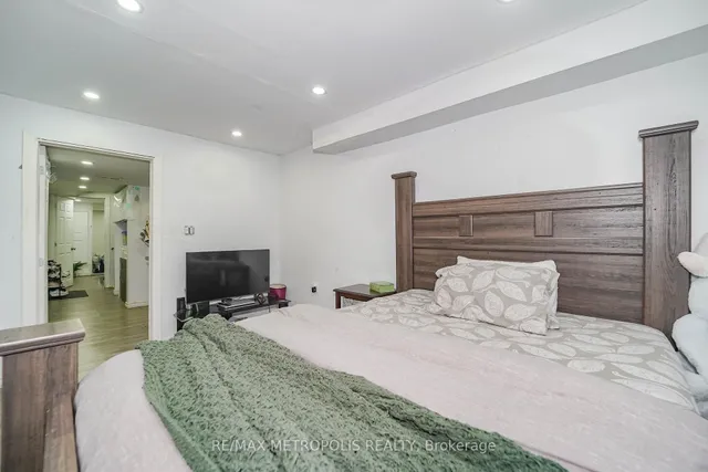 Additional image 44 of 55 Pennycross Cres