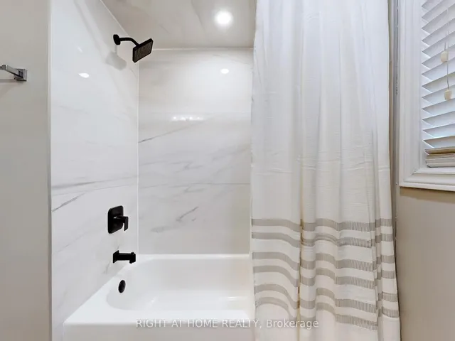 Additional image 29 of 1504 Pinery Cres