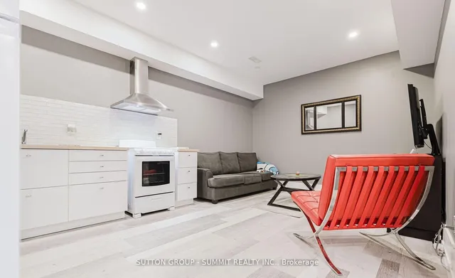 Additional image 31 of 19 BERWICK Ave