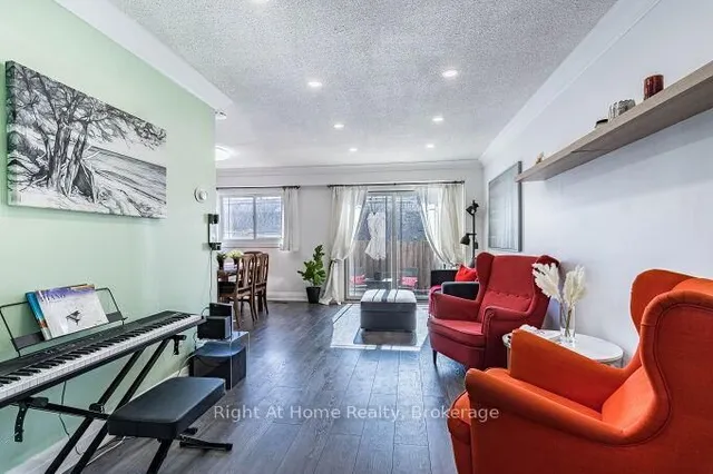 Additional image 4 of 1528 Lancaster Dr Unit 24