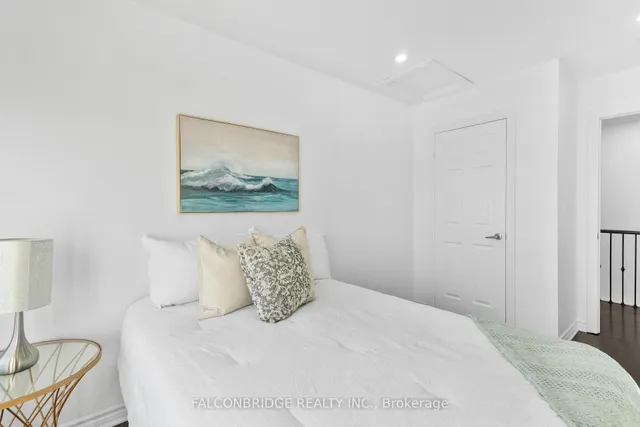 Additional image 27 of 200 Veterans Dr Unit 2