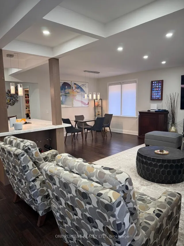 Additional image 6 of 39 Decarie Circ