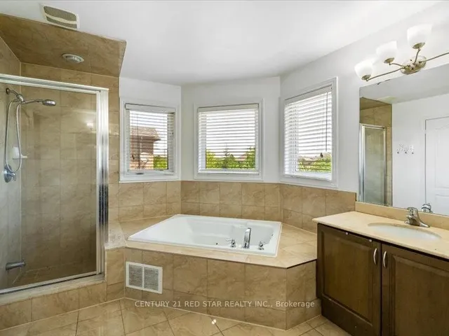 Additional image 40 of 31 Eiffel Blvd