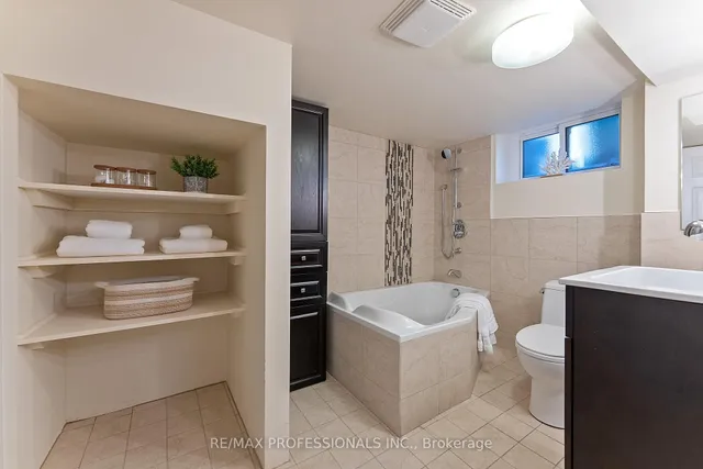 Additional image 35 of 10 Woodbury Pl