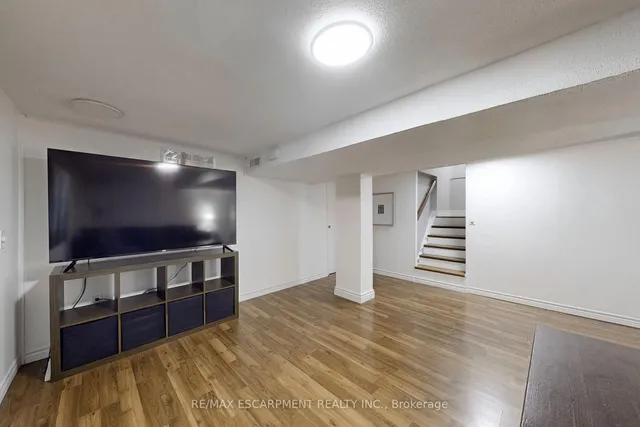 Additional image 28 of 37 Salem Ave