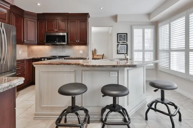 Additional image 18 of 2223 VISTA Dr