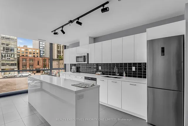 Additional image 23 of 39 Brant St Unit 309