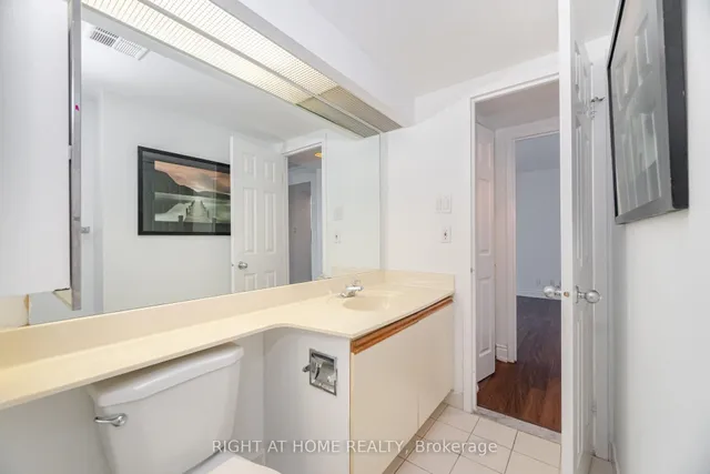 Additional image 22 of 77 Harbour Sq Unit 1812