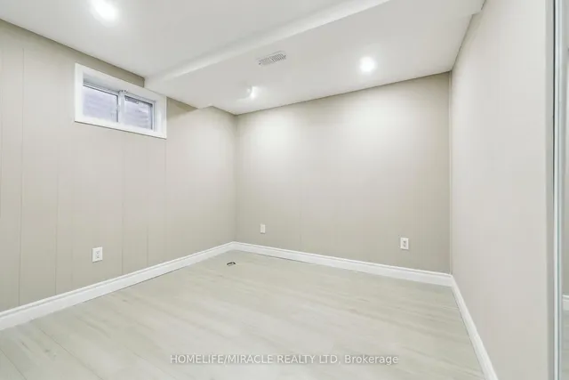 Additional image 44 of 1612 Wavell Cres