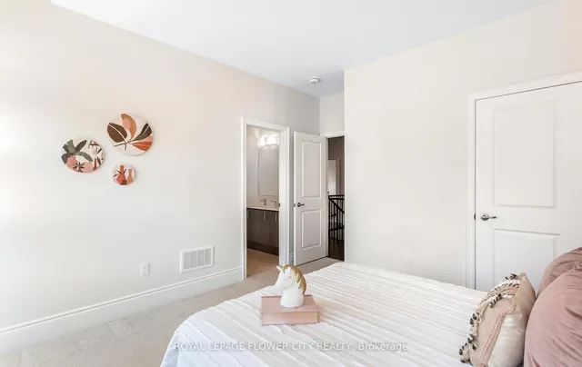 Additional image 36 of 25 Icon St