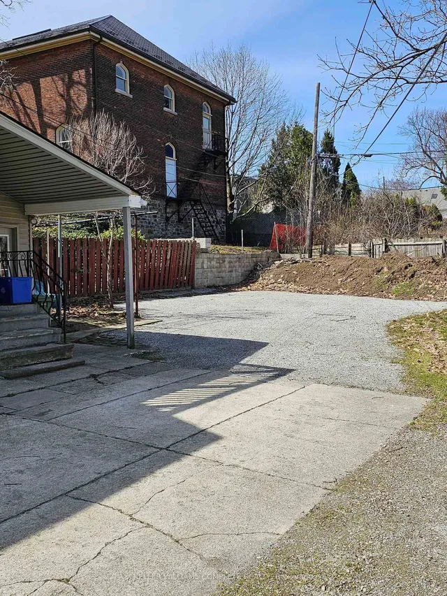 Additional image 10 of 149 Strathcona Ave