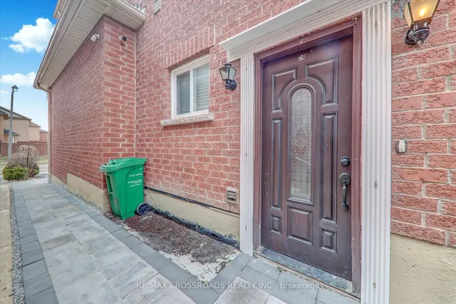 Additional image 10 of 37 Denim Dr