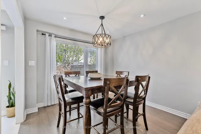 Additional image 9 of 30 Charleswood Circ