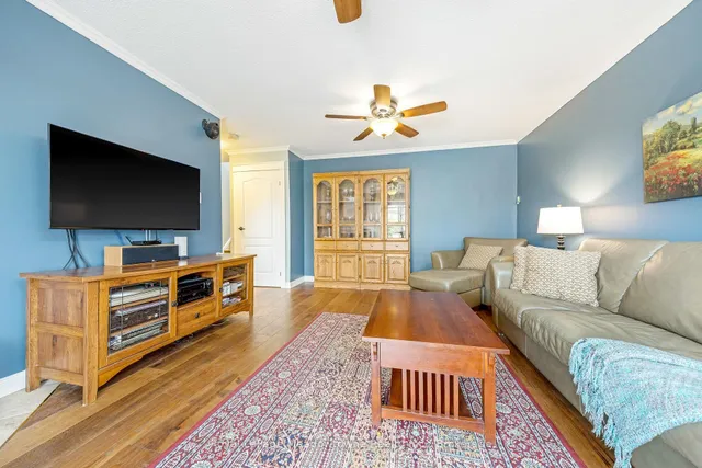 Additional image 24 of 738 Robertson Cres