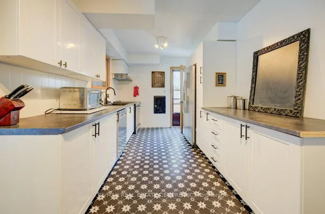 Additional image 15 of 248 Fergus Ave