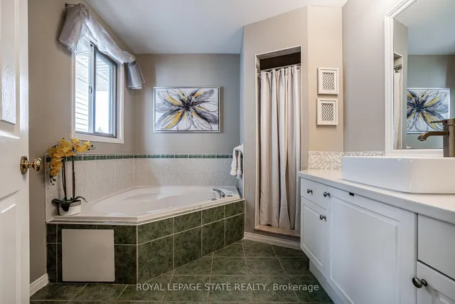 Additional image 27 of 19 Claudette Gate