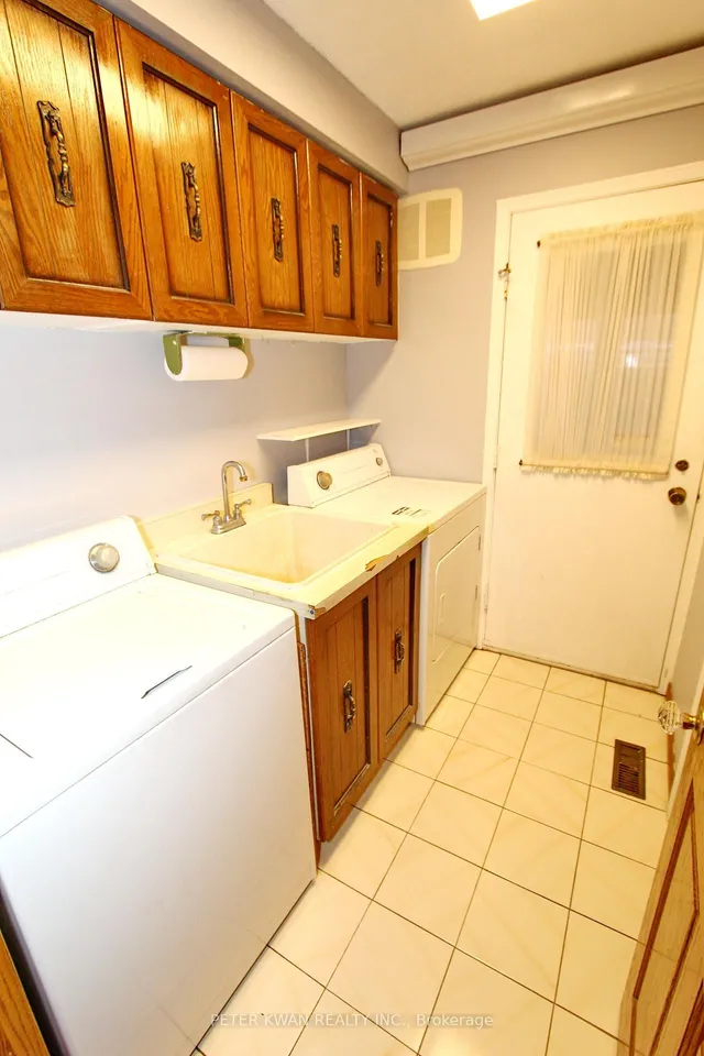 Additional image 36 of 19 Sandyhook Sq