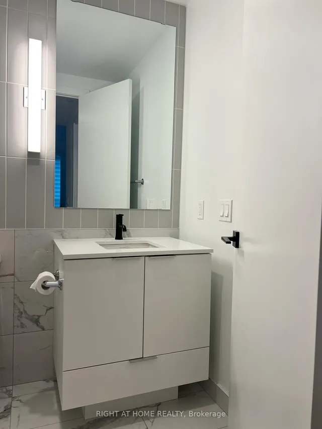 Additional image 6 of 327 King St Unit 1703