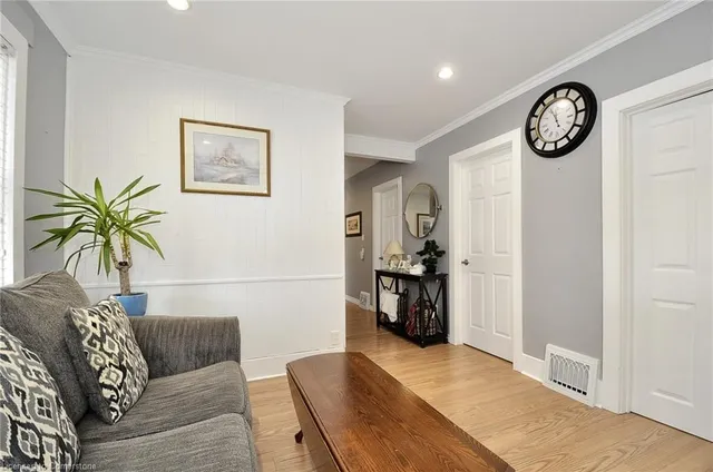 Additional image 7 of 186 Wentworth Ave