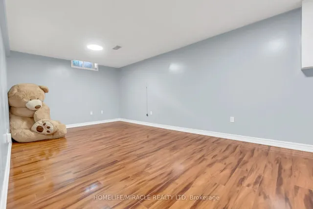 Additional image 33 of 4 Colchester Ave