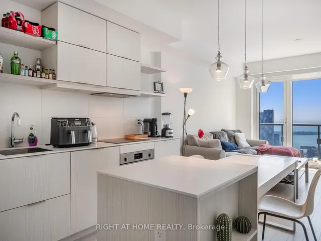 Additional image 10 of 197 Yonge St Unit 5607