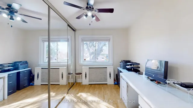 Additional image 15 of 527 Victoria Park Ave