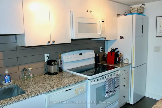 Additional image 9 of 11 Superior Ave Unit 102