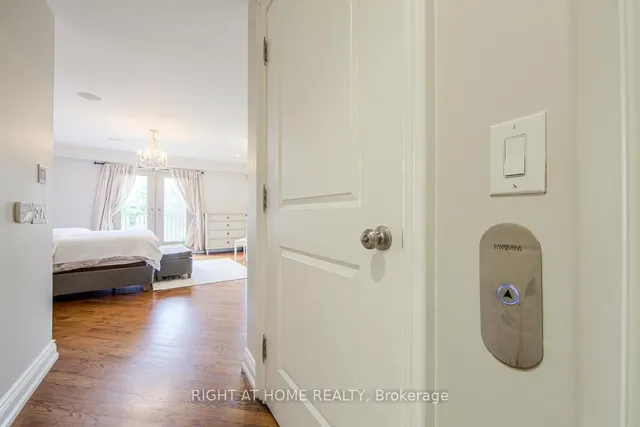 Additional image 19 of 2916 Bayview Ave