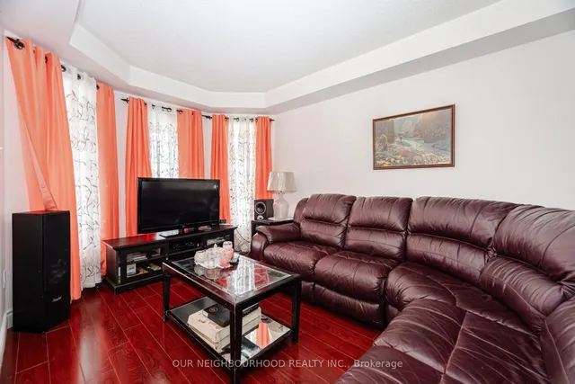 Additional image 5 of 71 Giraffe Ave