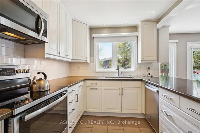 Additional image 16 of 711 Esprit Cres