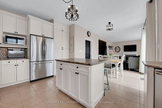 Additional image 9 of 56 Nanaimo Cres