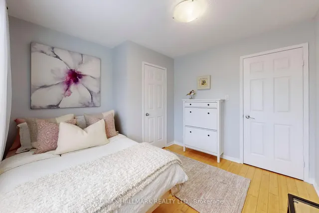 Additional image 27 of 99 Crossovers St