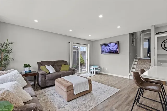 Additional image 8 of 3 Electra Crt