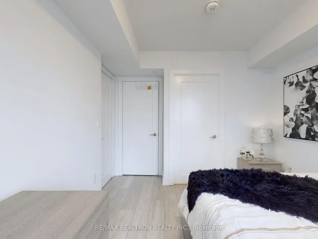 Additional image 26 of 225 Village Green Sq Unit 803