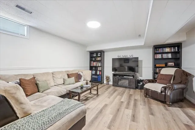 Additional image 25 of 5 Quinte Cres Unit 2