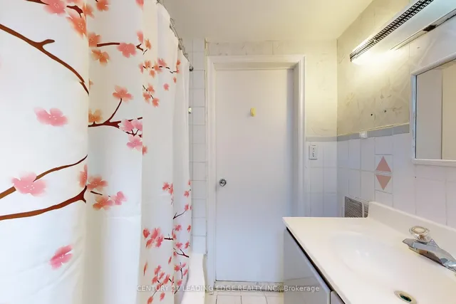 Additional image 29 of 34 CHISHOLM Ave