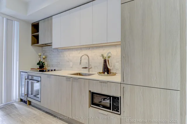 Additional image 3 of 2020 Bathurst St Unit 601