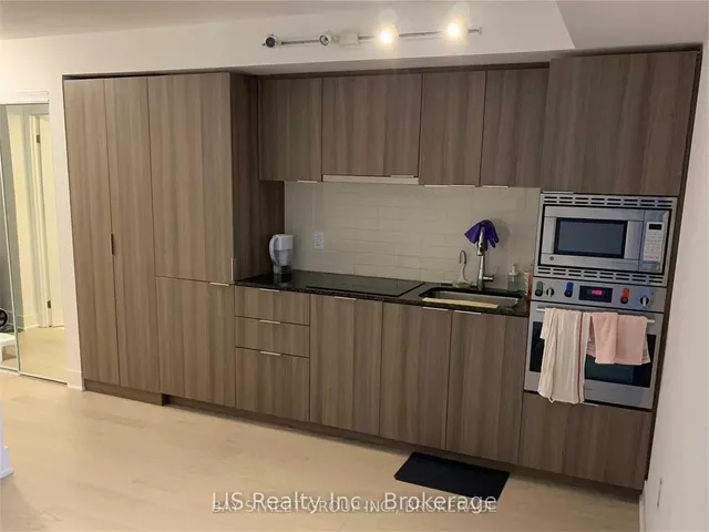 Additional image 7 of 955 Bay St Unit 1618