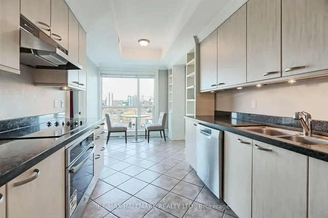 Additional image 20 of 38 Avenue Rd Unit 1201